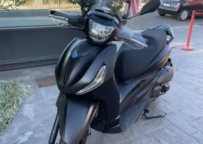 Piaggio Beverly 300 ABS-ASR (2021 - 25) - Annuncio 10110619