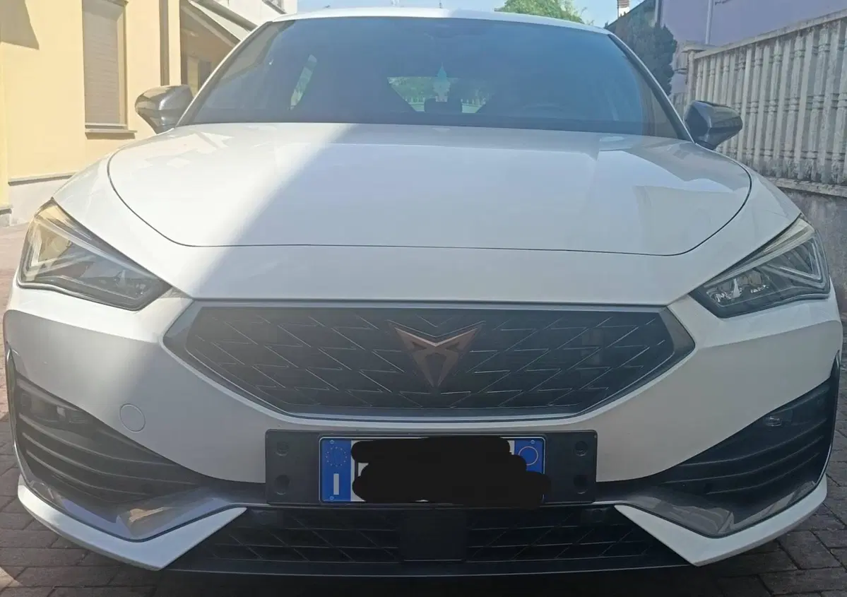 Cupra Leon Leon 1.5 hybrid 150cv dsg (2)