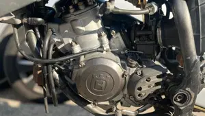 Husqvarna SM 125 S (2005)  (4)