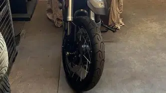 Moto Guzzi V85 TT Travel (2021 - 23)
