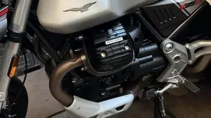 Moto Guzzi V85 TT Travel (2021 - 23)  (2)