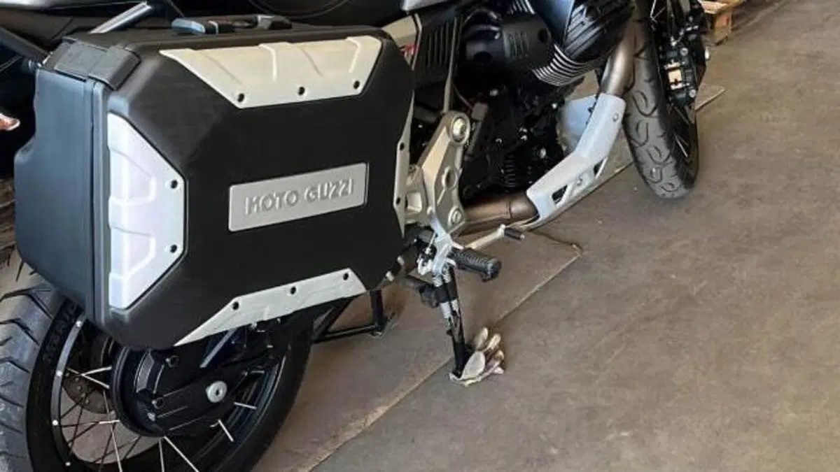 Moto Guzzi V85 TT Travel (2021 - 23)  (3)