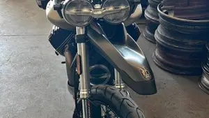 Moto Guzzi V85 TT Travel (2021 - 23)  (4)
