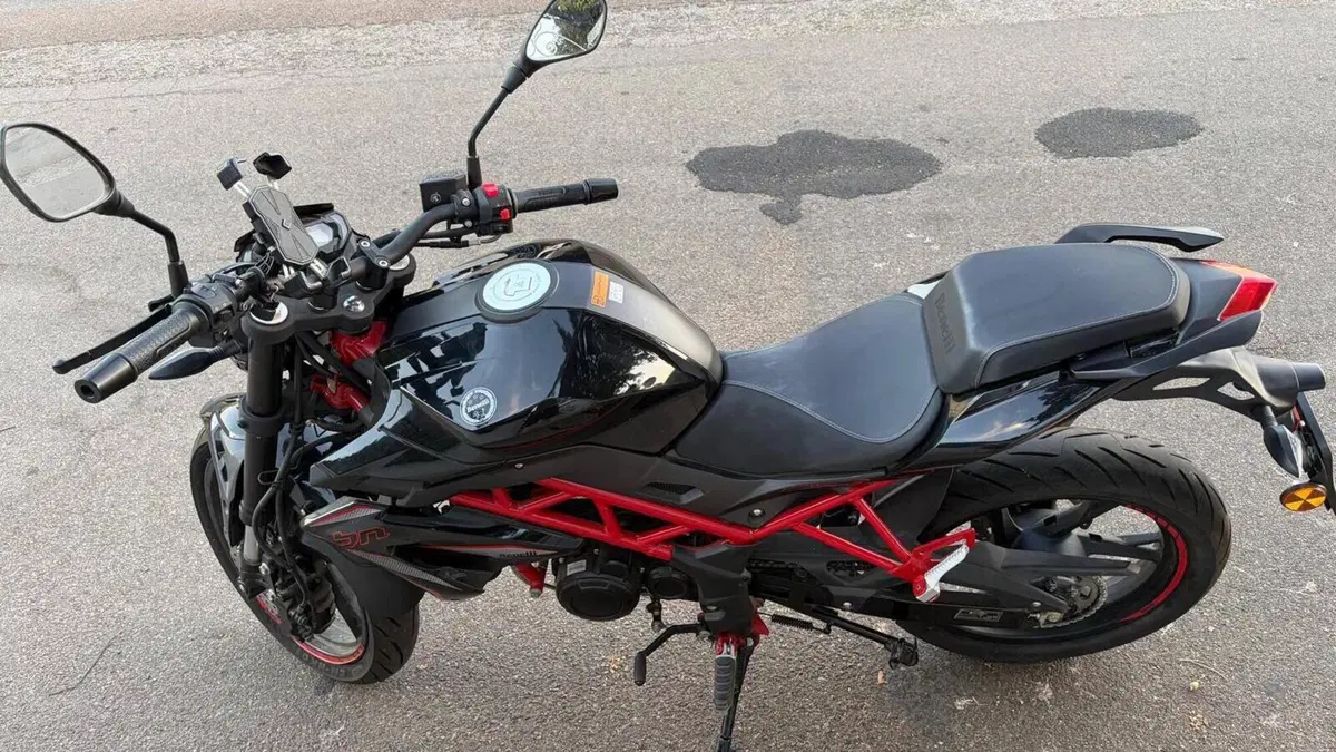Benelli BN 125 (2021 - 25)  (2)
