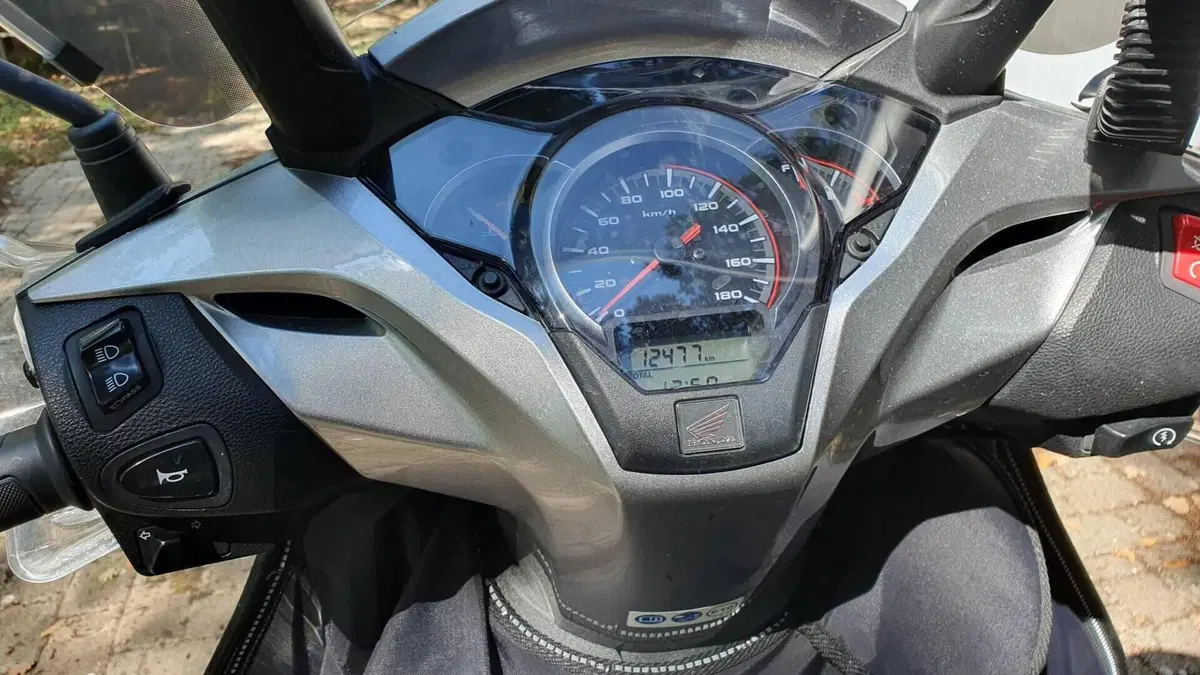 Honda SH 300 i ABS (2016 - 20)  (2)