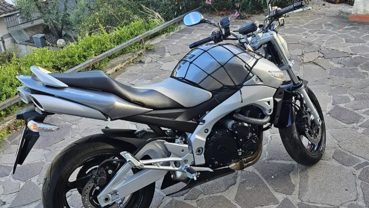 Suzuki GSR 600 (2006 - 11)  (2)