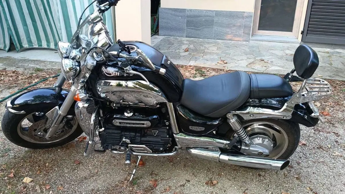 Triumph Rocket 3 Classic (2006 - 11)  (2)