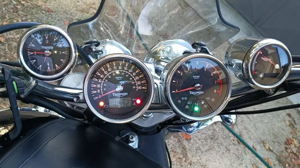 Triumph Rocket 3 Classic (2006 - 11)  (3)