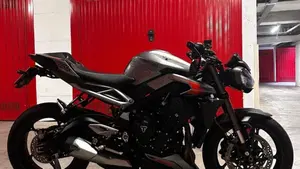 Triumph Street Triple 765 RS (2023 - 26)  (2)
