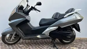 Honda Silver Wing 600 (2001 - 05)  (6)