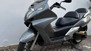 Honda Silver Wing 600 (2001 - 05)  (2)
