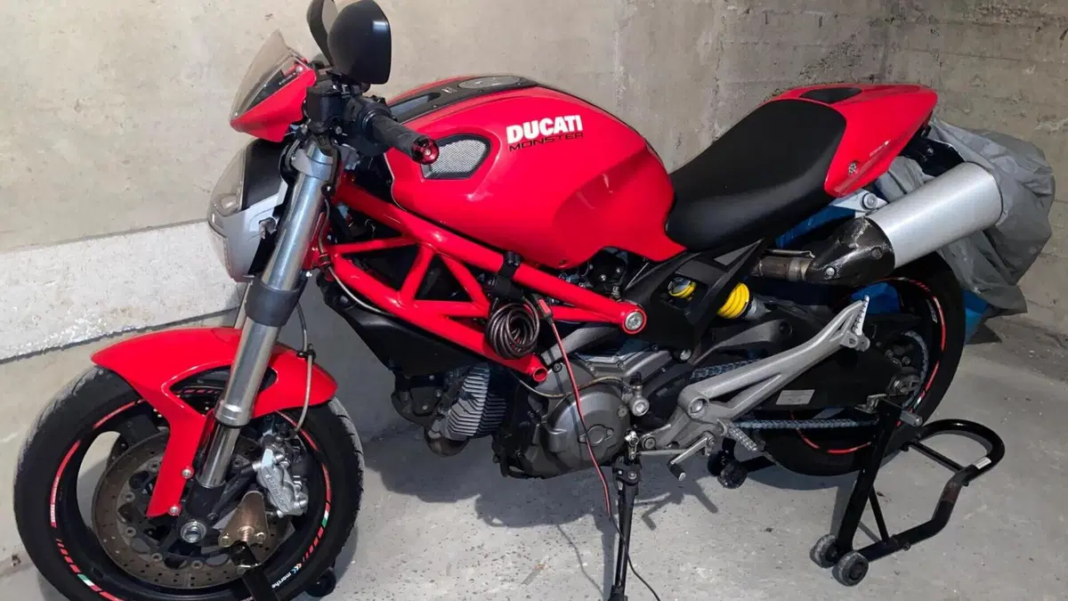 Ducati Monster 696 Plus (2007 - 14)  (2)