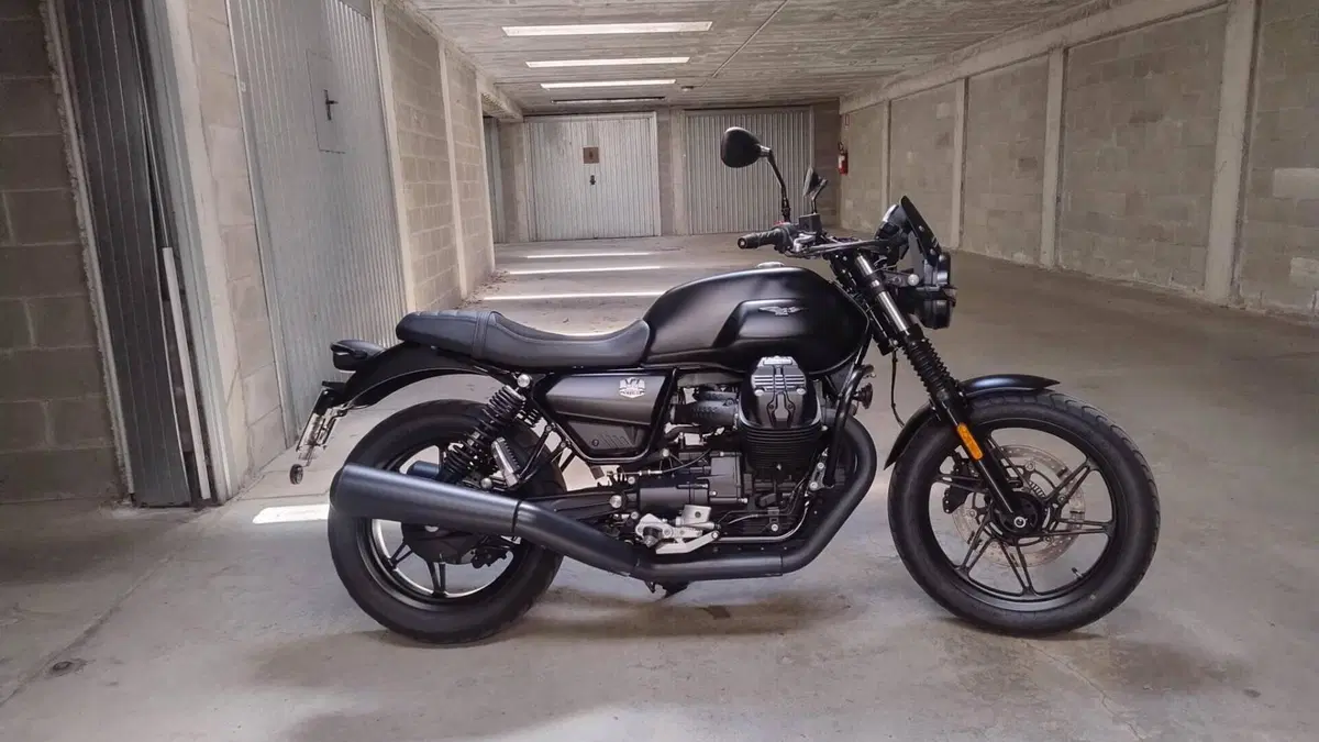 Moto Guzzi V7 Stone (2021 - 24)  (2)