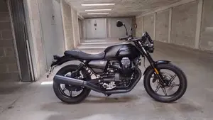 Moto Guzzi V7 Stone (2021 - 24)  (2)