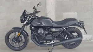 Moto Guzzi V7 Stone (2021 - 24)  (3)
