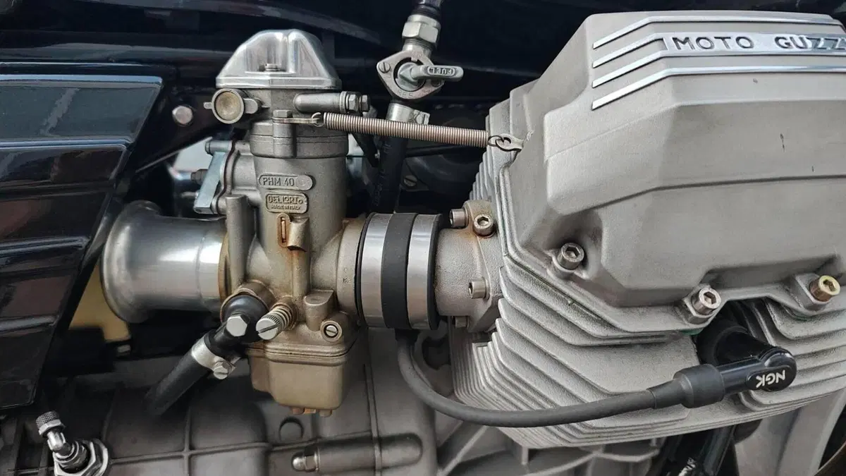 Moto Guzzi   (2)