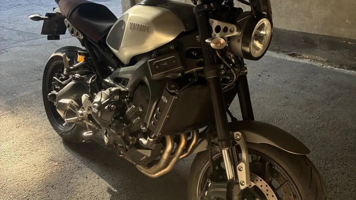 Yamaha XSR 900 ABS (2016 - 20)  (2)