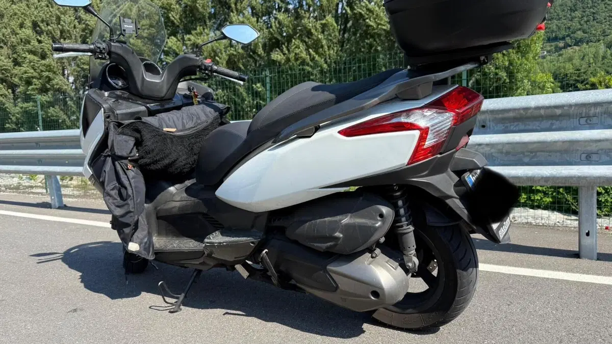 Kymco Downtown 300i (2009 - 17) 