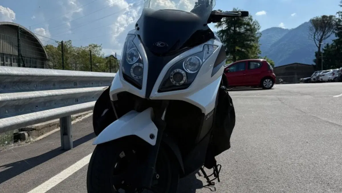 Kymco Downtown 300i (2009 - 17)  (2)