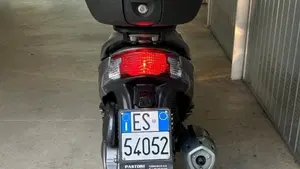 Kymco Agility 200i R16 + (2021 - 25)  (2)