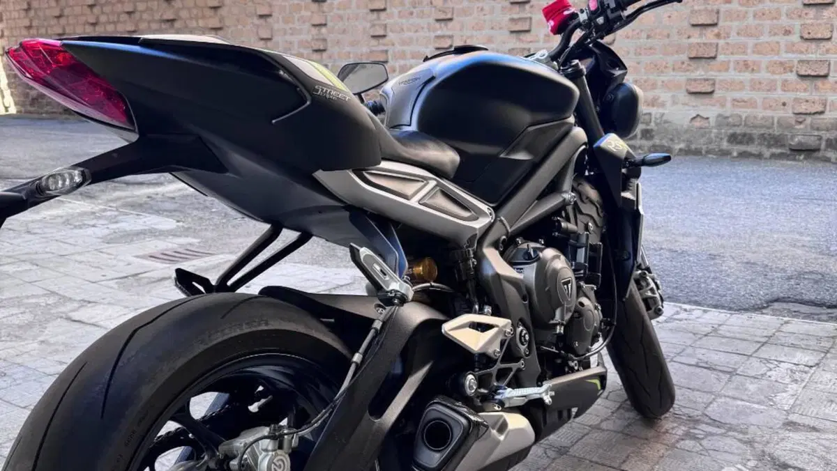 Triumph Street Triple RS (2020 - 22)  (7)