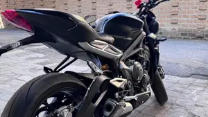 Triumph Street Triple RS (2020 - 22)  (7)
