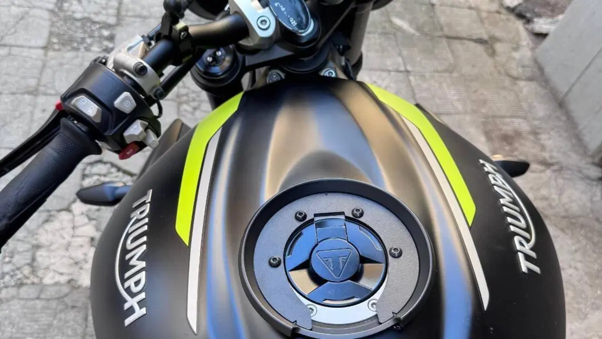 Triumph Street Triple RS (2020 - 22)  (10)