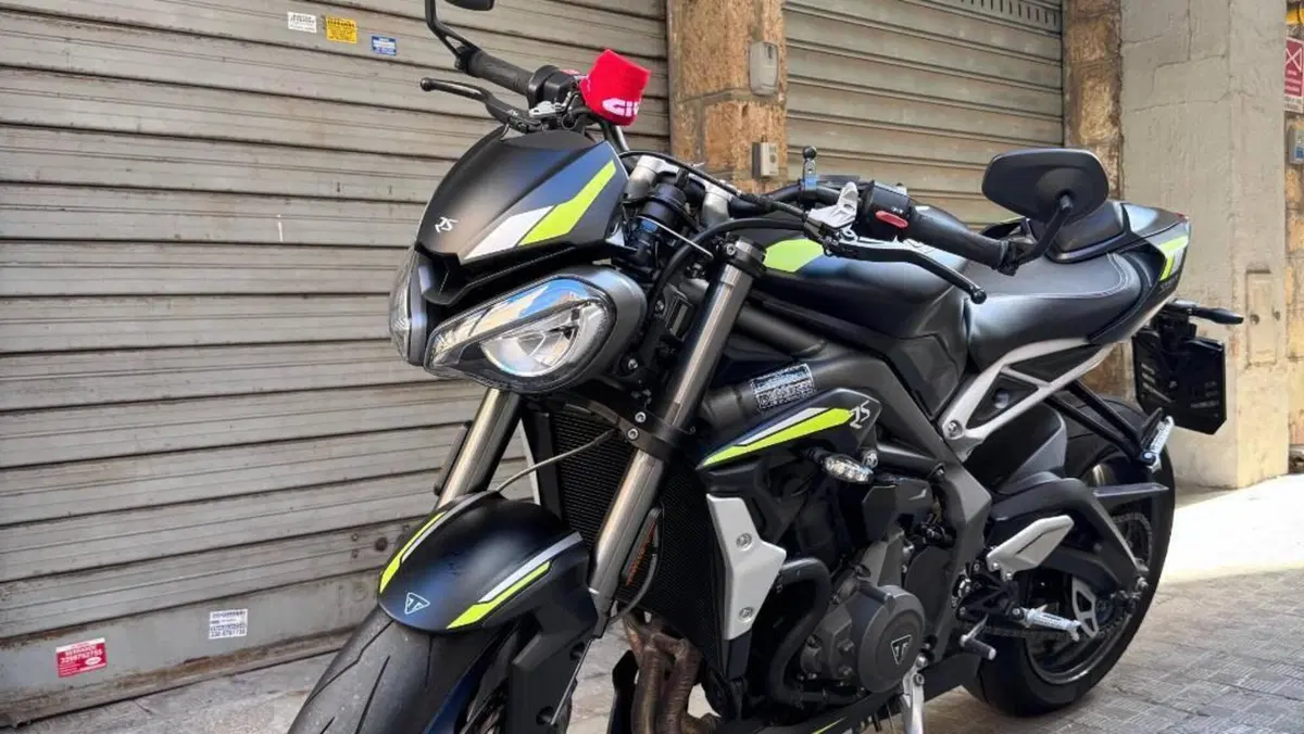 Triumph Street Triple RS (2020 - 22)  (2)