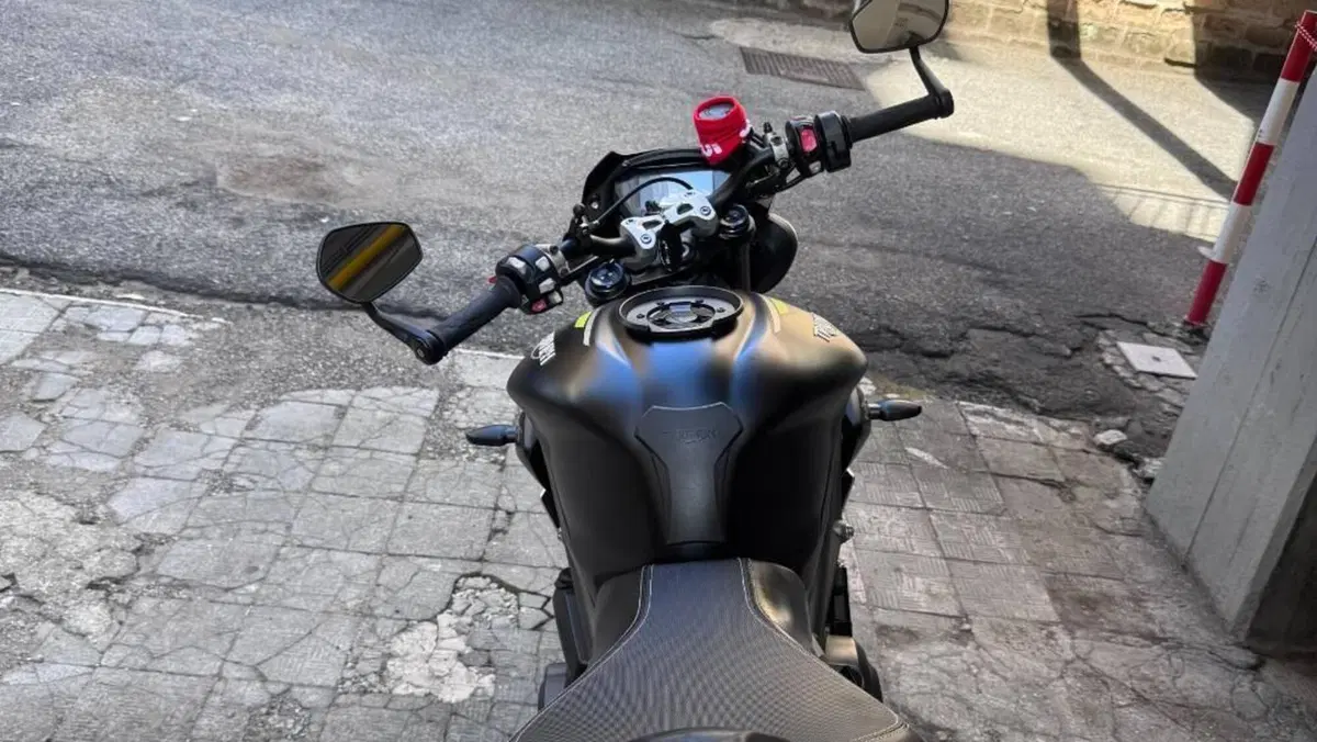 Triumph Street Triple RS (2020 - 22)  (9)