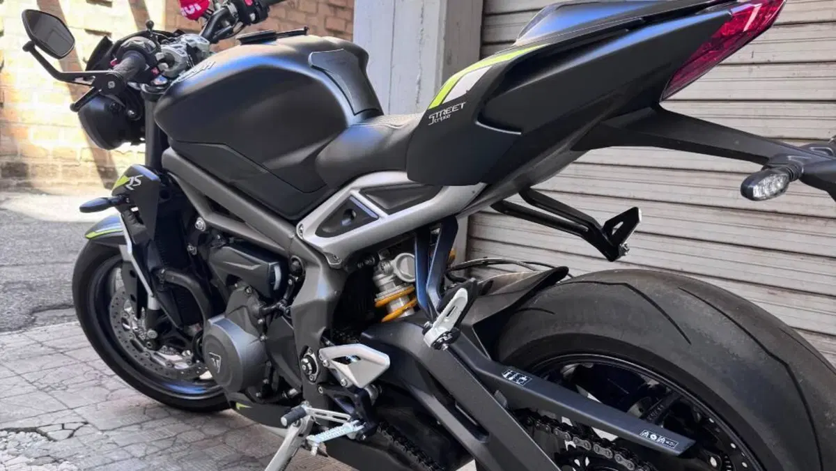 Triumph Street Triple RS (2020 - 22)  (8)