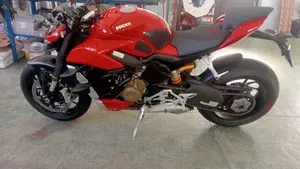 Ducati Streetfighter V4 1100 (2021 - 22)  (3)