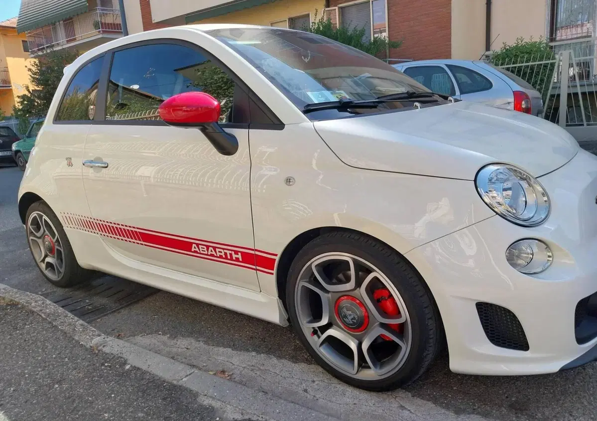 Abarth 500 1.4 Turbo T-Jet (2)