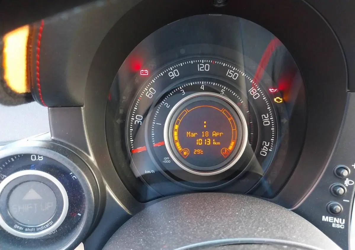 Abarth 500 1.4 Turbo T-Jet (6)