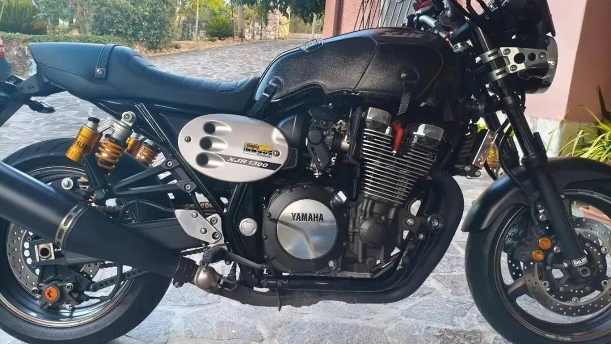 Yamaha XJR 1300 60th Anniversary (2015 - 16)  (2)