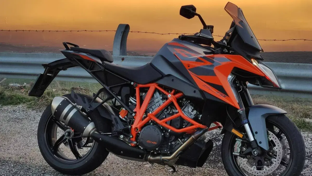 KTM 1290 Super Duke GT (2021 - 25)  (3)