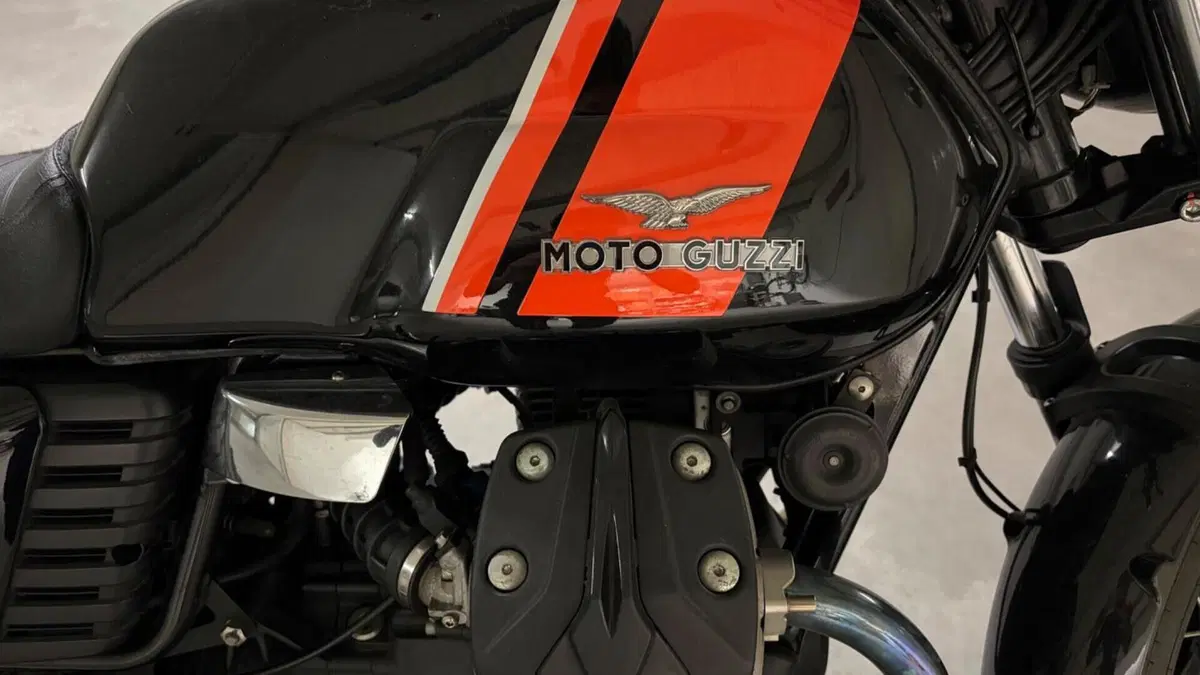 Moto Guzzi V7 II Special (2015 - 17)  (3)