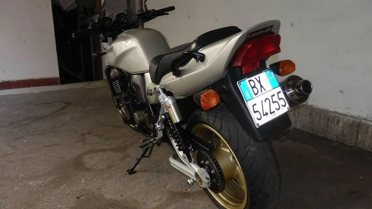 Kawasaki   (6)