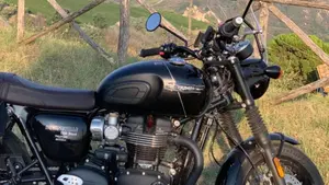 Triumph Bonneville T120 Black (2021 - 25)  (3)