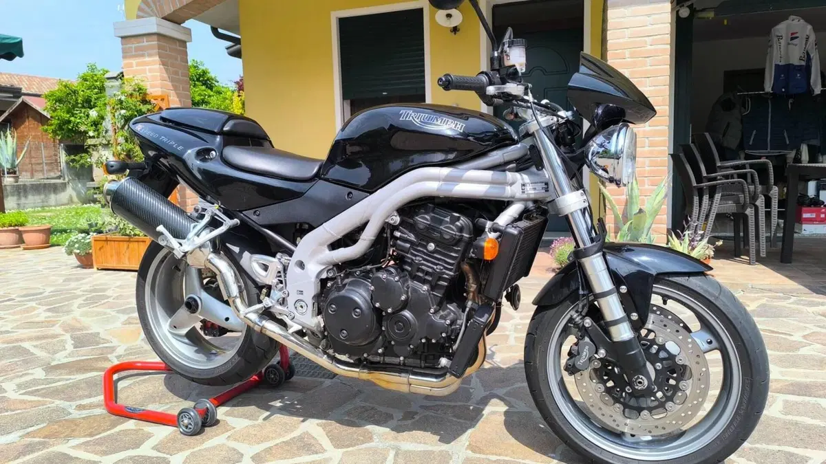 Triumph Speed Triple 955 (2002 - 04) 