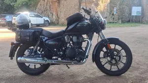 Royal Enfield Meteor 350 Aurora (2024 - 26)  (2)