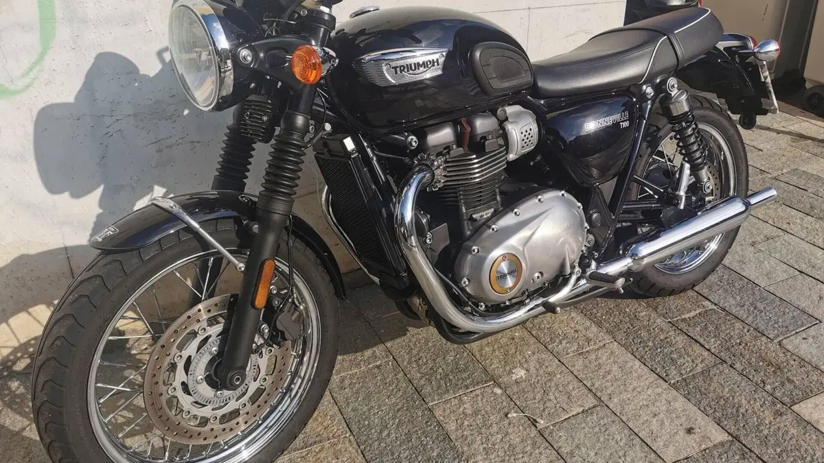 Triumph Bonneville T100 Black (2017 - 20) 