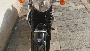 Triumph Bonneville T100 Black (2017 - 20)  (2)