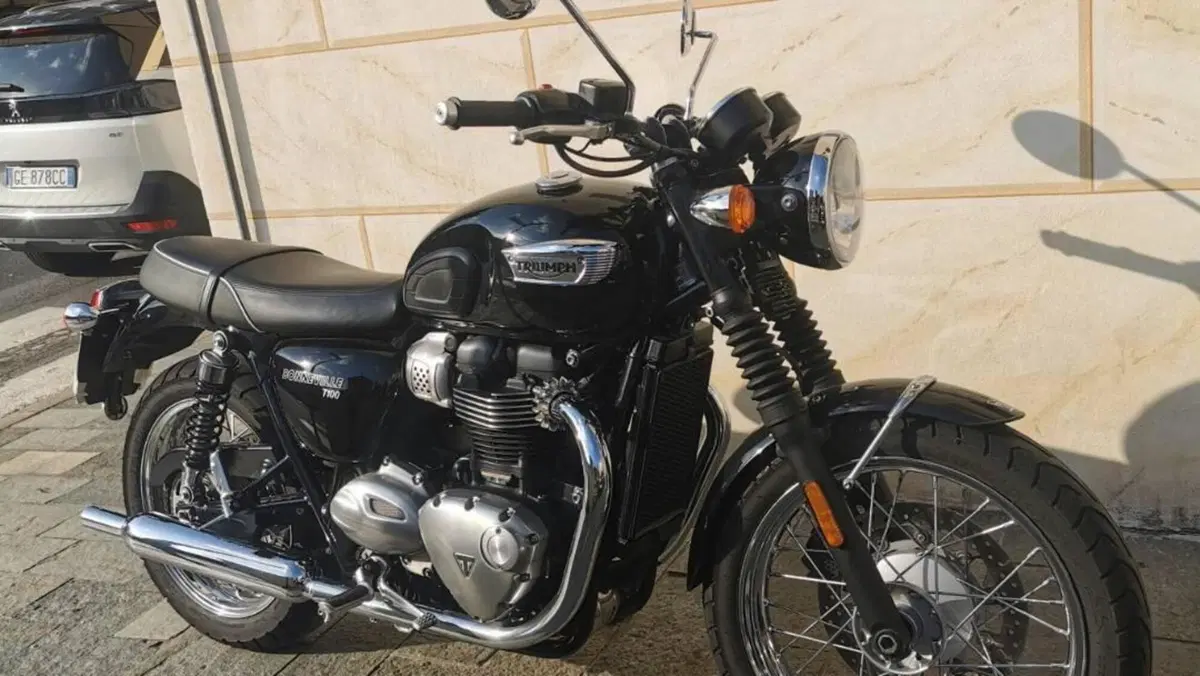 Triumph Bonneville T100 Black (2017 - 20)  (4)