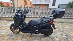 Yamaha X-Max 300 Tech Max (2021 - 24)  (2)