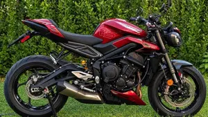 Triumph Street Triple 765 RS (2023 - 26) 