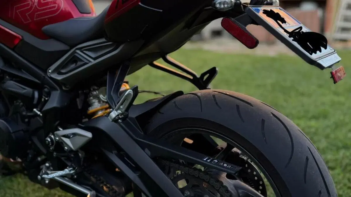 Triumph Street Triple 765 RS (2023 - 26)  (9)