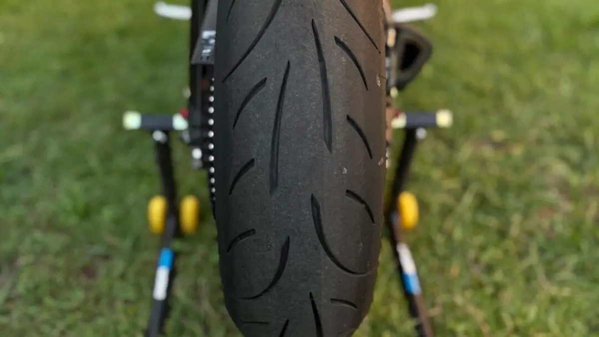 Triumph Street Triple 765 RS (2023 - 26)  (10)