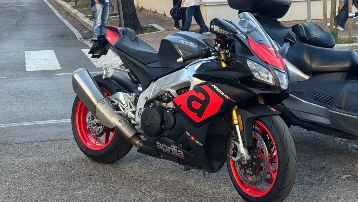 Aprilia RSV4 RR (2017 - 18)  (2)