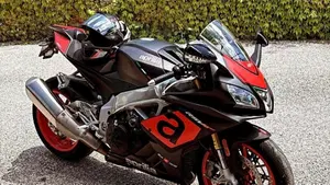 Aprilia RSV4 RR (2017 - 18)  (4)