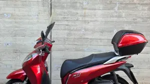Honda SH 300 i ABS (2016 - 20)  (2)